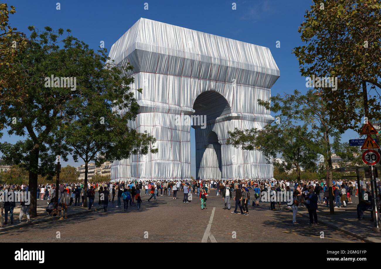 Paris, France-september 14, 2021 : The Triimphal Arch in Paris, one of the world s most recognised monuments swathed in silvery blue fabric as a posth Stock Photo