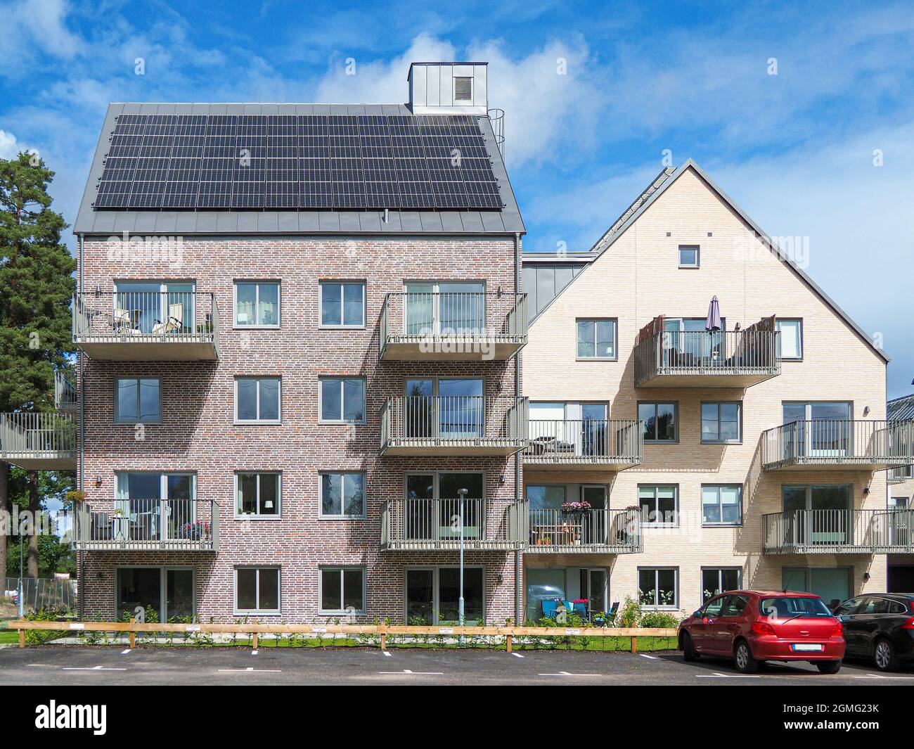 Modern house with solar panels hi-res stock photography and images - Alamy