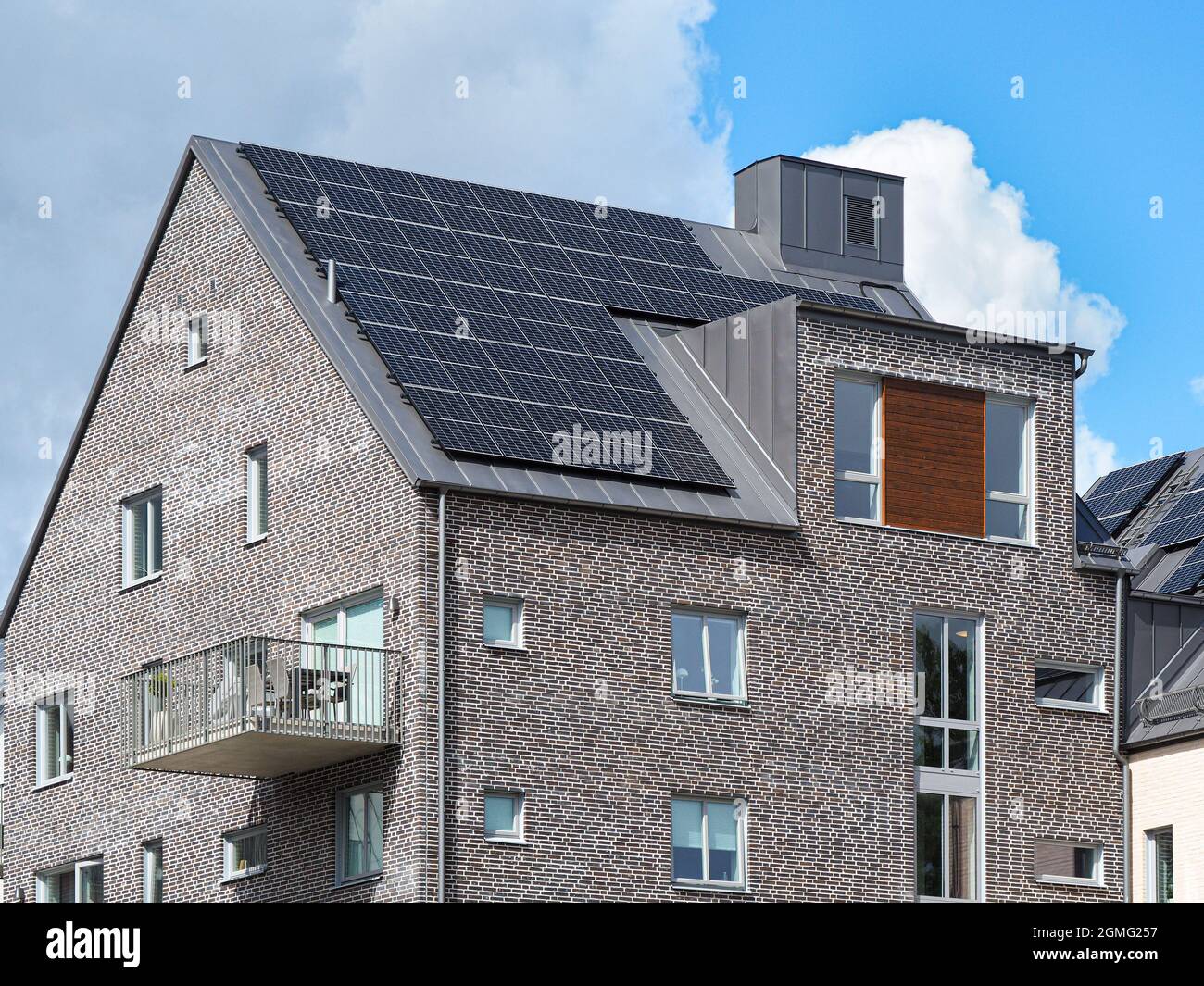 Modern house with solar panels hi-res stock photography and images - Alamy