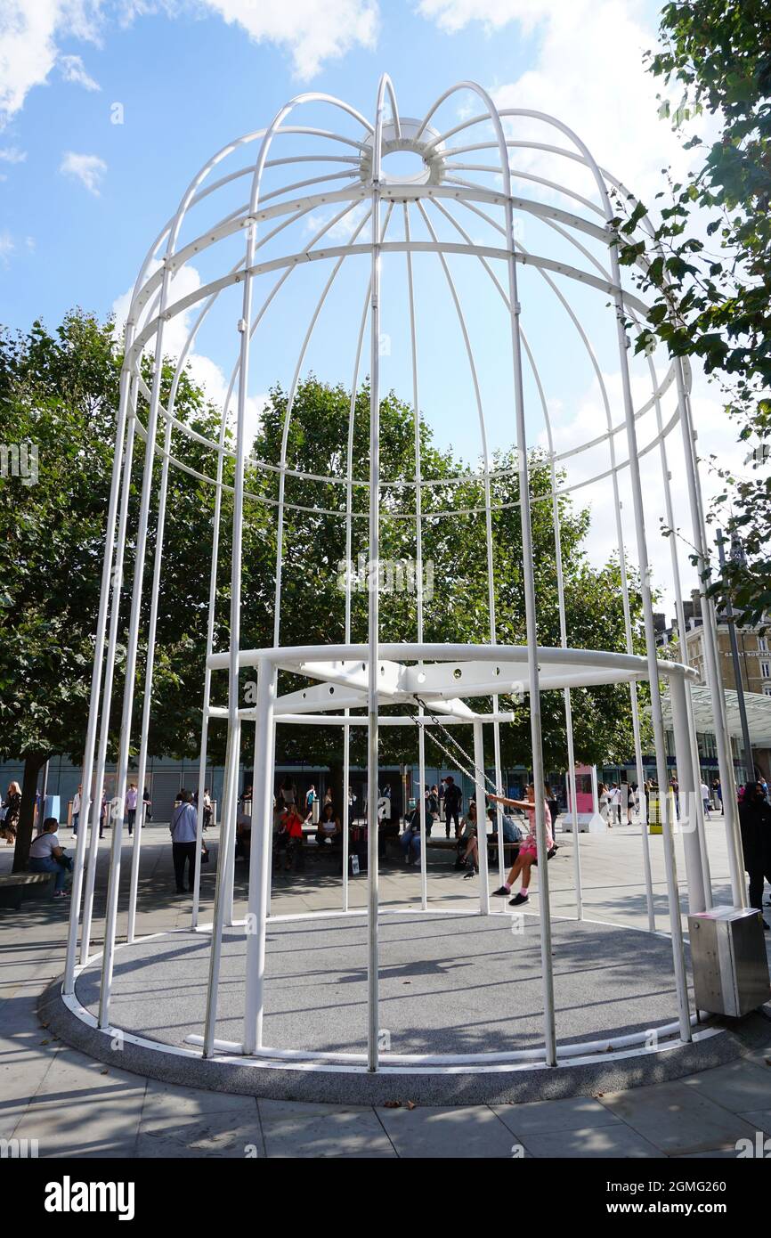 Birdcage swing hires stock photography and images Alamy