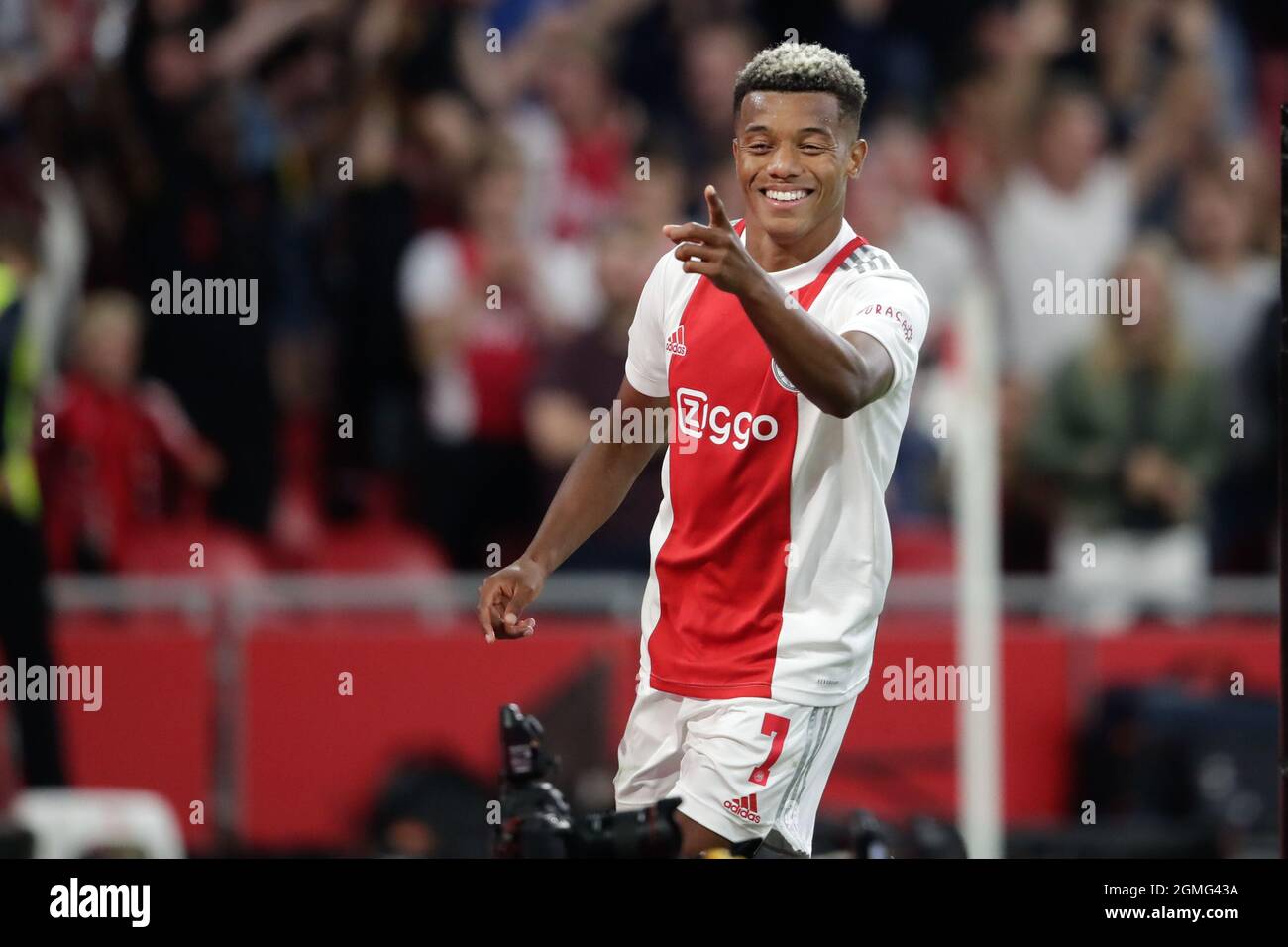 Squawka Live on X: David Neres' goal in the first minute on injury time  crowned Ajax KNVB Cup champions after a 2-1 win against Vitesse. 🏆   / X