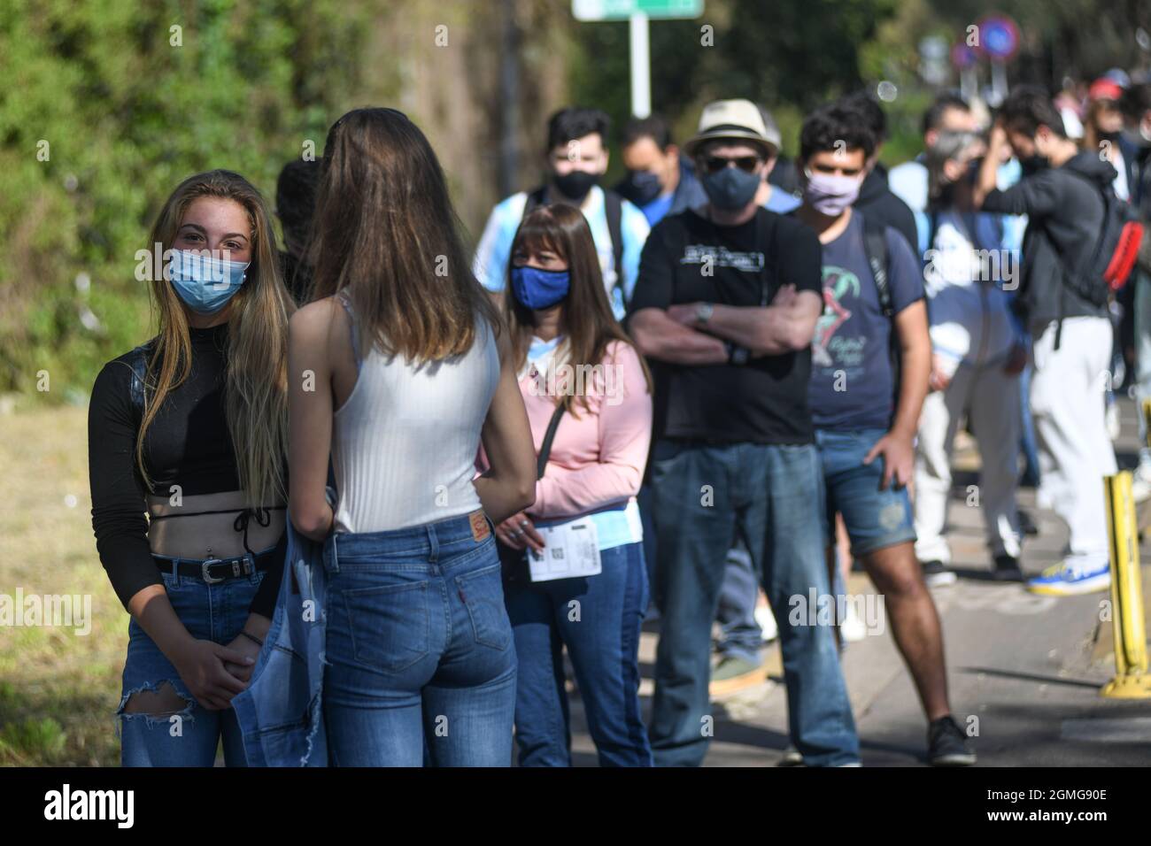 Argentinian sport fans in Buenos Aires Stock Photo Alamy