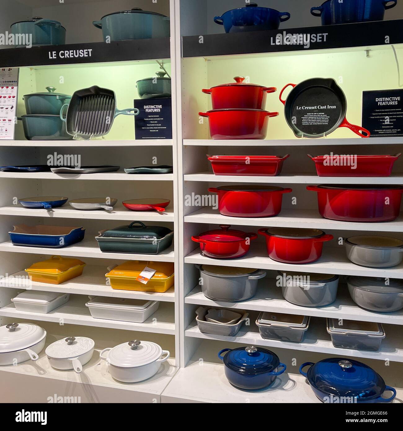 https://c8.alamy.com/comp/2GMGE66/orlando-fl-usa-september-9-2021-the-le-creuset-pot-and-pan-aisle-at-a-williams-sonoma-store-at-an-indoor-mall-in-orlando-florida-2GMGE66.jpg