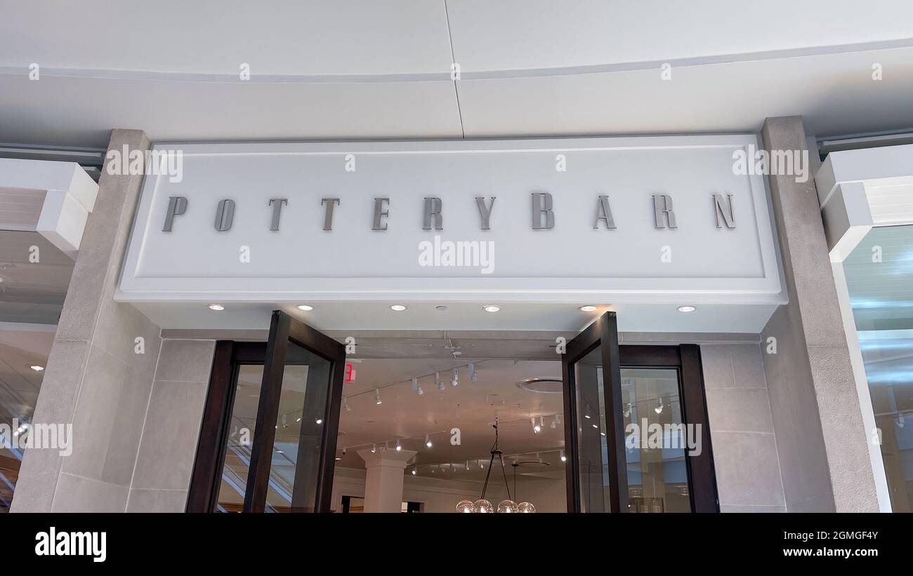 Orlando, FL USA September 9, 2021 The exterior and sign of a Pottery