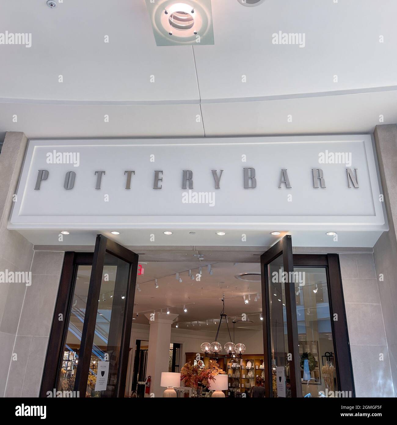 A view of a Pottery Barn store in1976 in New York City, New York. News  Photo - Getty Images