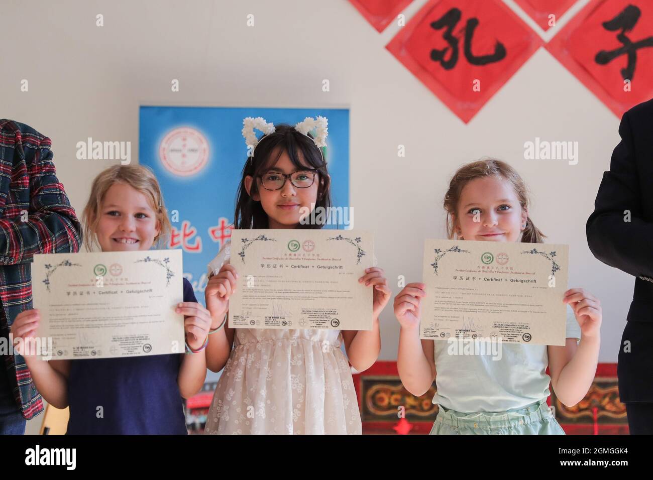 Brussels, Belgium. 18th Sep, 2021. Students hold their Chinese learning certificates during a ceremony at the Confucius Institute in Brussels, Belgium, on Sept. 18, 2021. The Confucius Institute in Brussels held an open day on Saturday, with activities like paper cutting, the game of go, and Qigong, attracting visitors to get a taste of the Chinese culture. Credit: Zheng Huansong/Xinhua/Alamy Live News Stock Photo