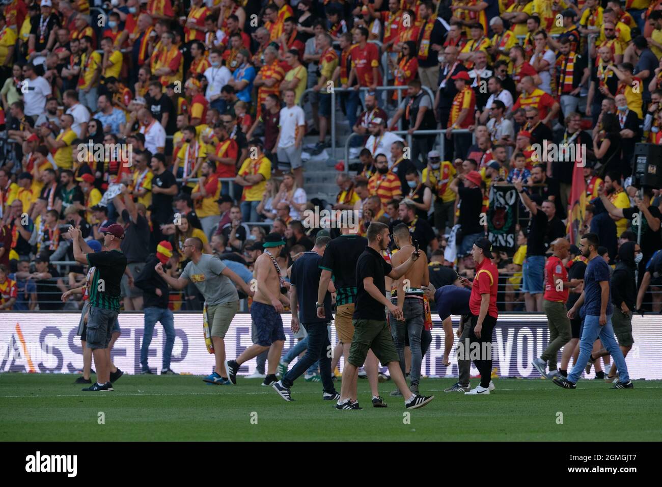 Lens, Hauts de France, France. 19th Sep, 2021. Lensois supporters invade the field during the French championship soccer Ligue 1 Uber Eats RC Lens against Lille OSC at Felix Bollaert Delelis stadium - Lens.Lens won 1:0 (Credit Image: © Pierre Stevenin/ZUMA Press Wire) Stock Photo