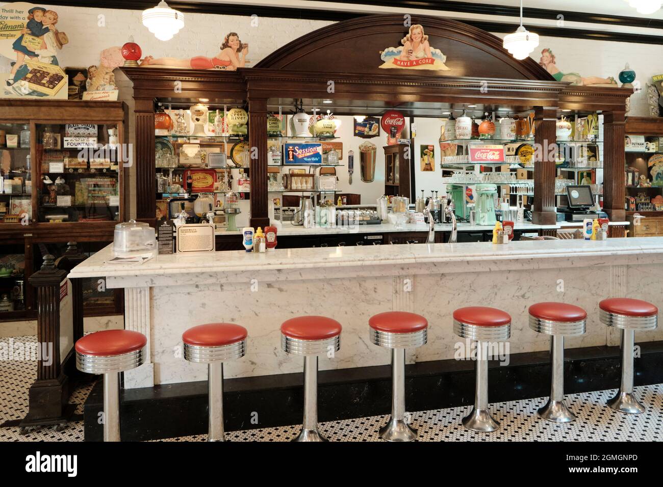 1950s soda fountain hi-res stock photography and images - Alamy