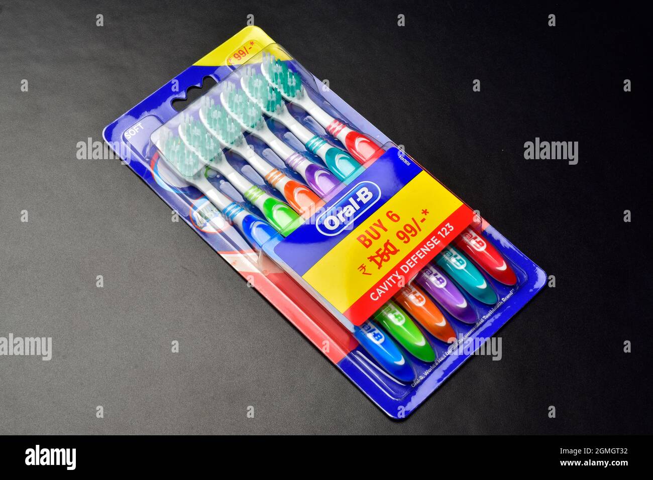 Oral b toothbrush hires stock photography and images Alamy