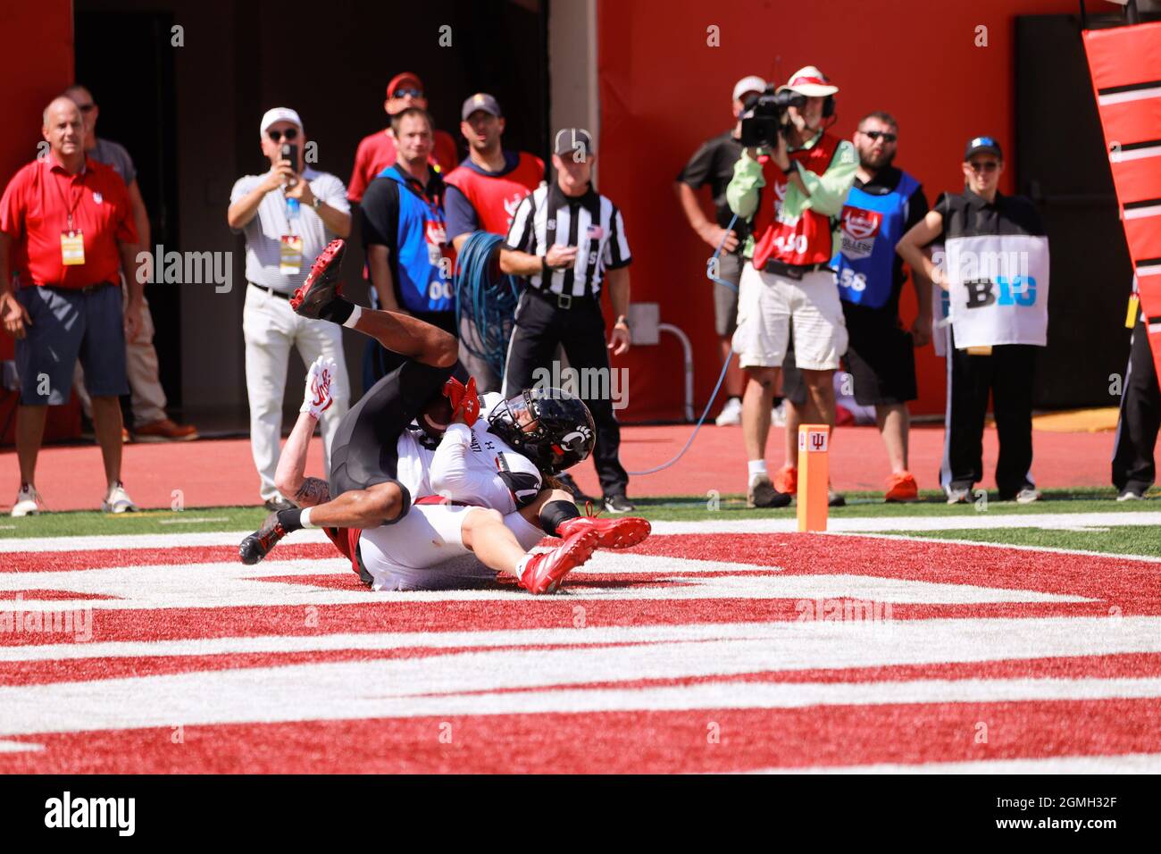 Bloomington, United States. 18th Sep, 2021. University of Cincinnati's Coby Bryant intercepts the ball during an NCAA football game at Memorial Stadium. IU lost to Cincinnati 38-24. (Photo by Jeremy Hogan/SOPA Images/Sipa USA) Credit: Sipa USA/Alamy Live News Stock Photo