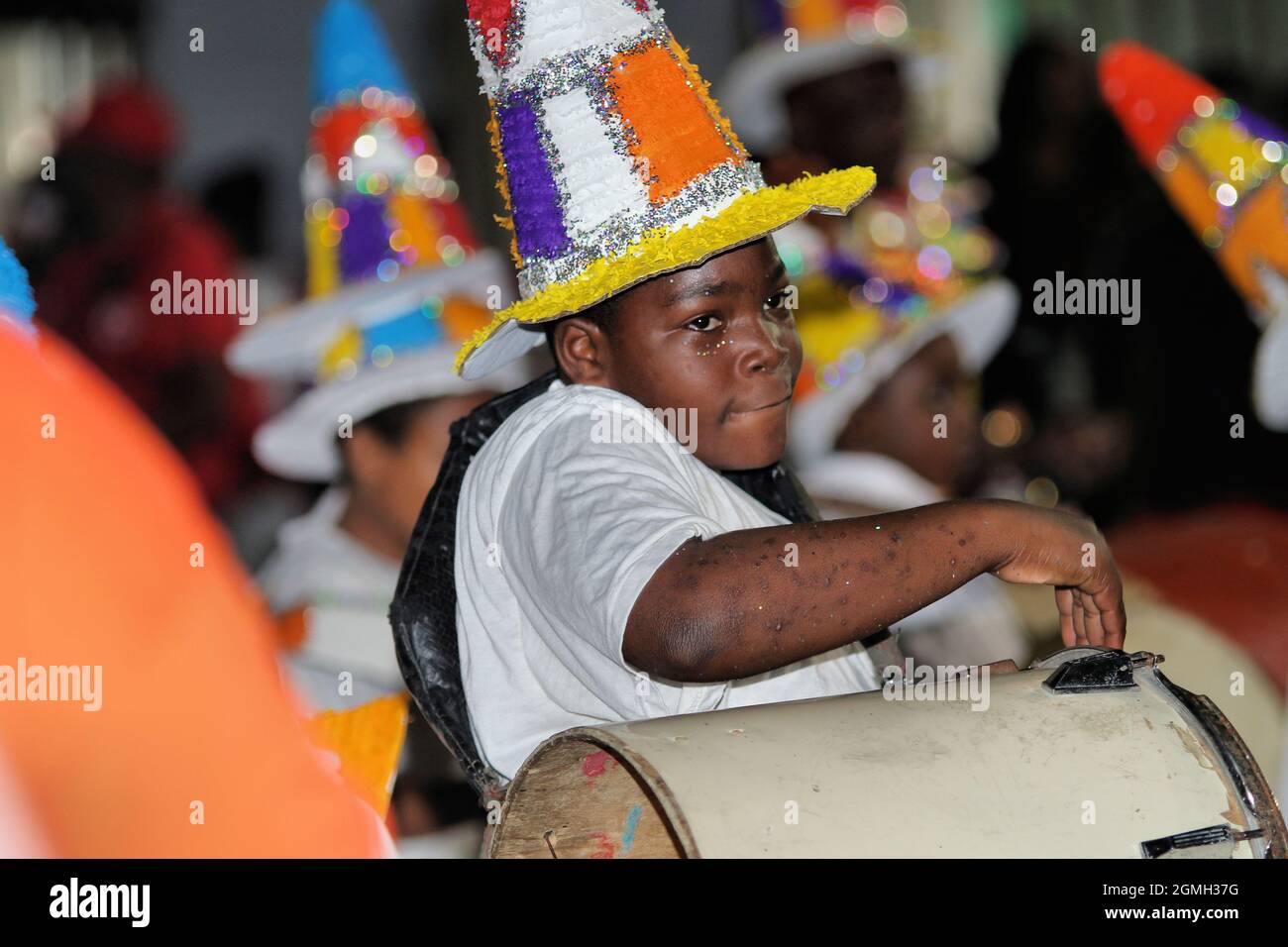 Dancing caribbean costumes hi-res stock photography and images - Alamy