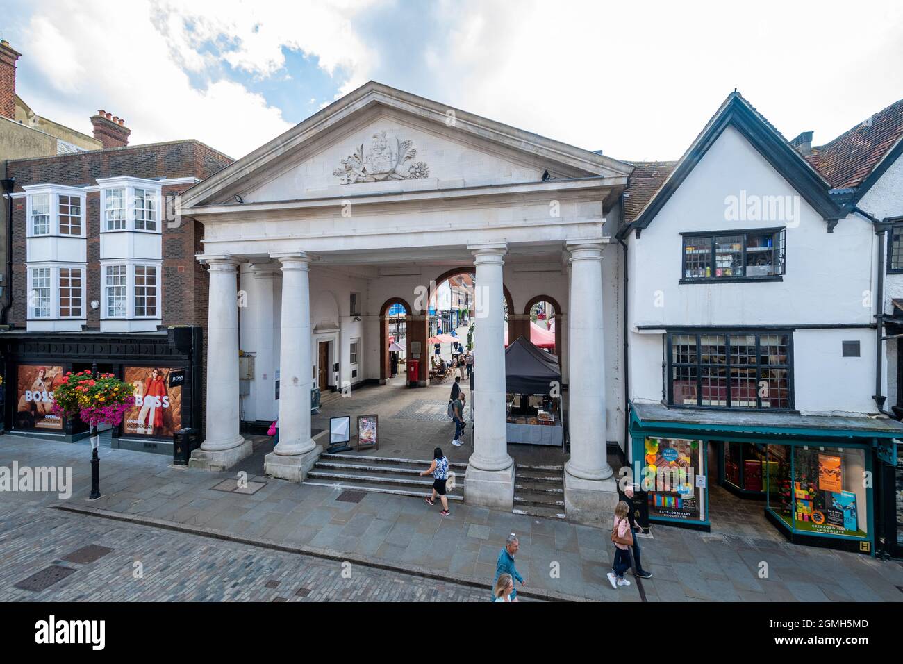 View of Tunsgate Arch and shops on Guildford High Street. Guildford town centre, Surrey, England, UK Stock Photo