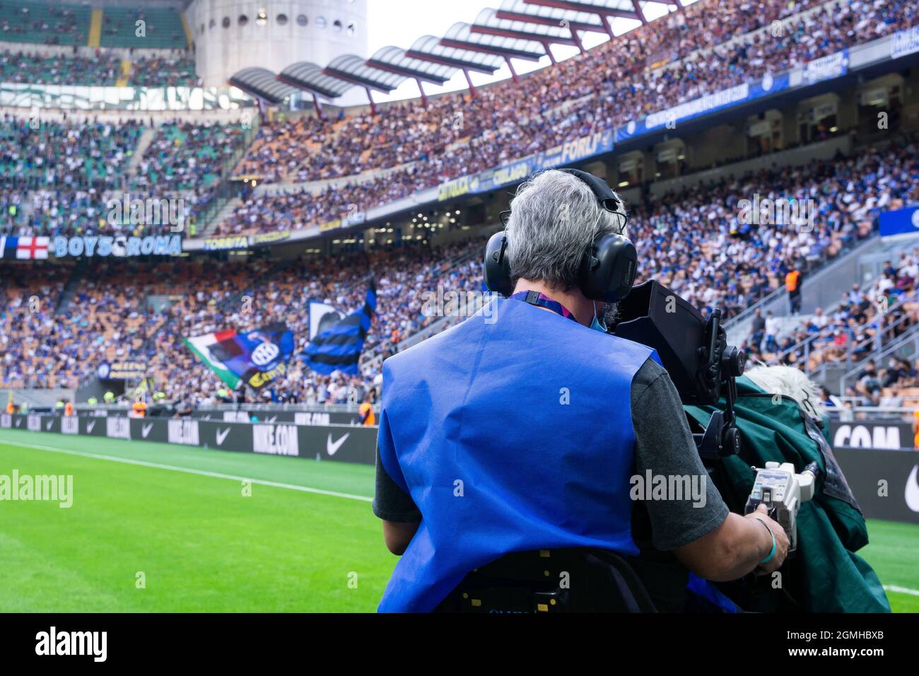 Milan, Italy - september 18 2021 - cameraman on the pitch - Serie A match  Inter- Bologna San Siro stadium Credit: Christian Santi/Alamy Live News  Stock Photo - Alamy