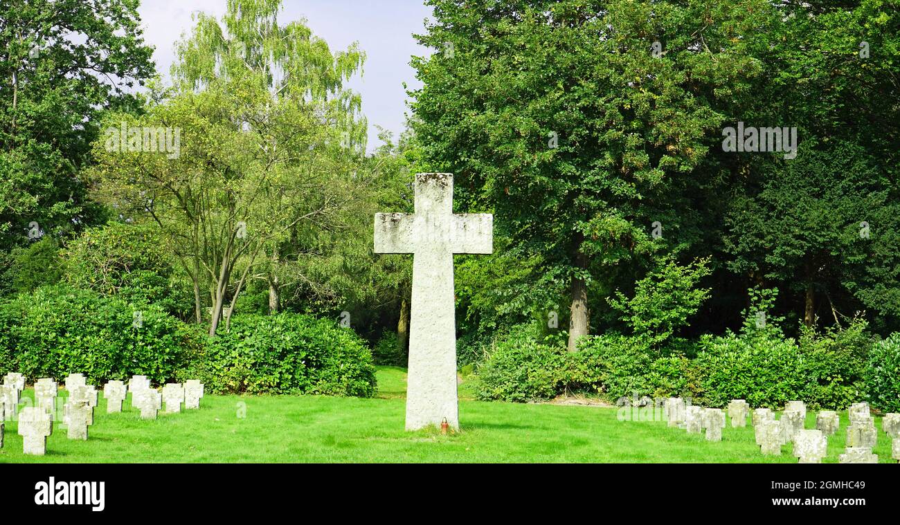 Südwest-Friedhof in Essen Haarzopf, Burial ground of the year 1944, men, women and nameless Stock Photo