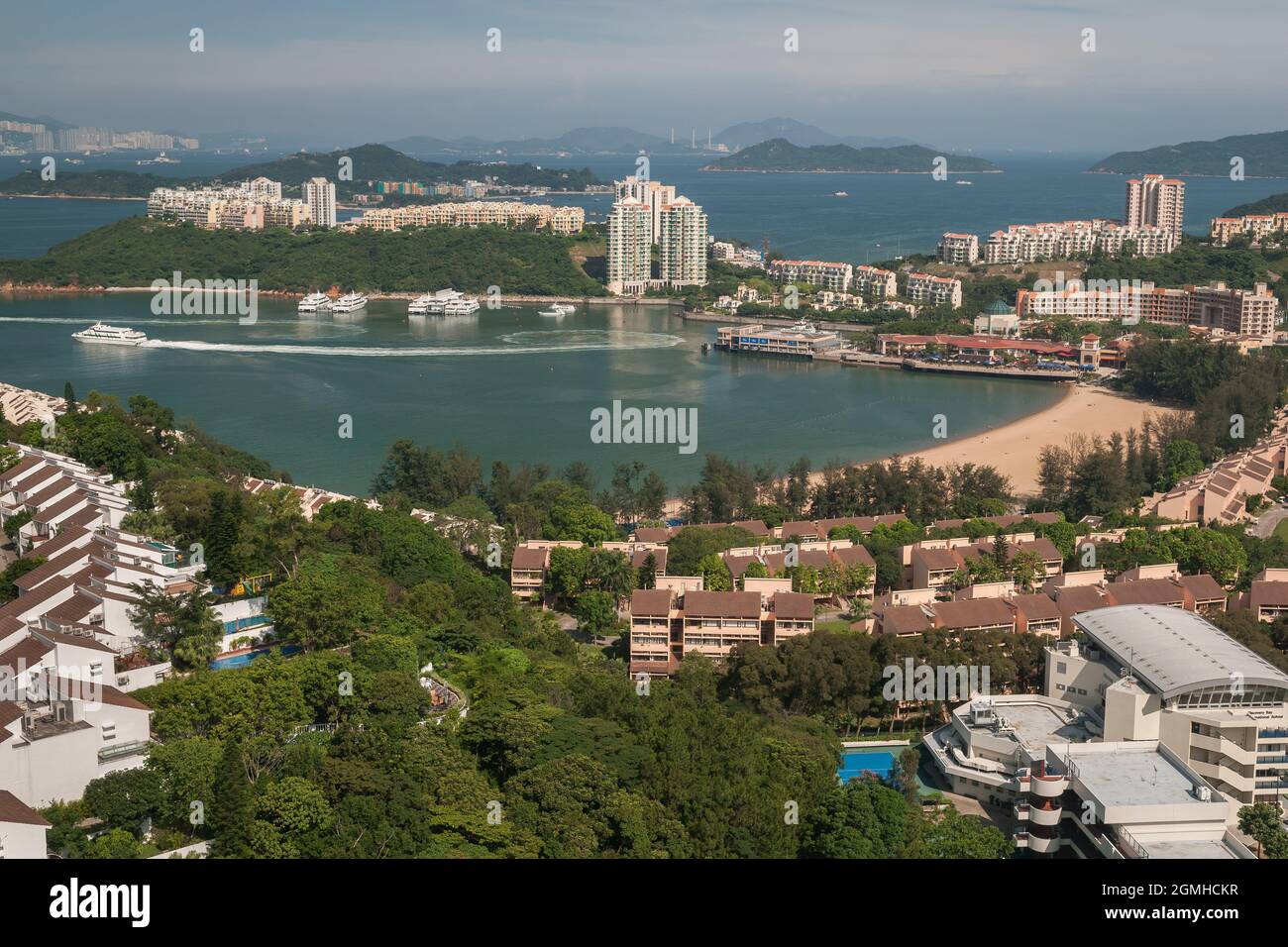 Crestmont villa hires stock photography and images Alamy