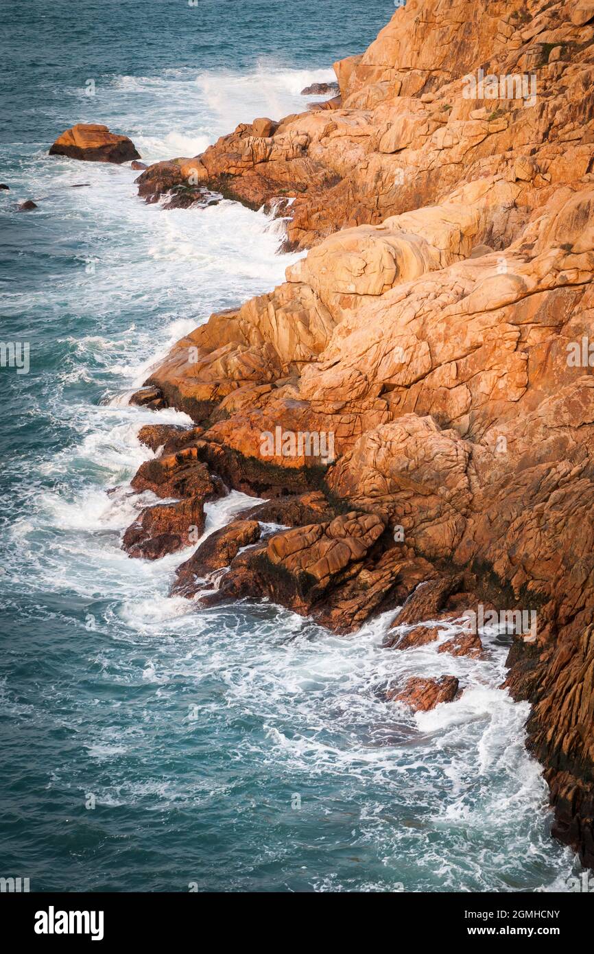 Coastal rocks hi-res stock photography and images - Alamy