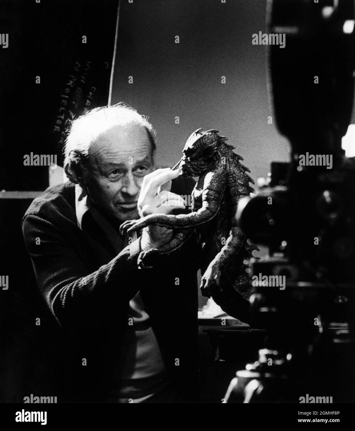 Visual Effects Creator RAY HARRYHAUSEN touches up his model of the KRAKEN on set candid during filming of CLASH OF THE TITANS 1981 director DESMOND DAVIS written by Beverley Cross costume design Emma Porteous creator of special visual effects (Dynamation) Ray Harryhausen music Laurence Rosenthal producers Charles H. Schneer and Ray Harryhausen Charles H. Schneer Productions / Peerford Ltd. / distribution Cinema International Corporation (CIC)  (UK) Metro Goldwyn Mayer (USA) Stock Photo