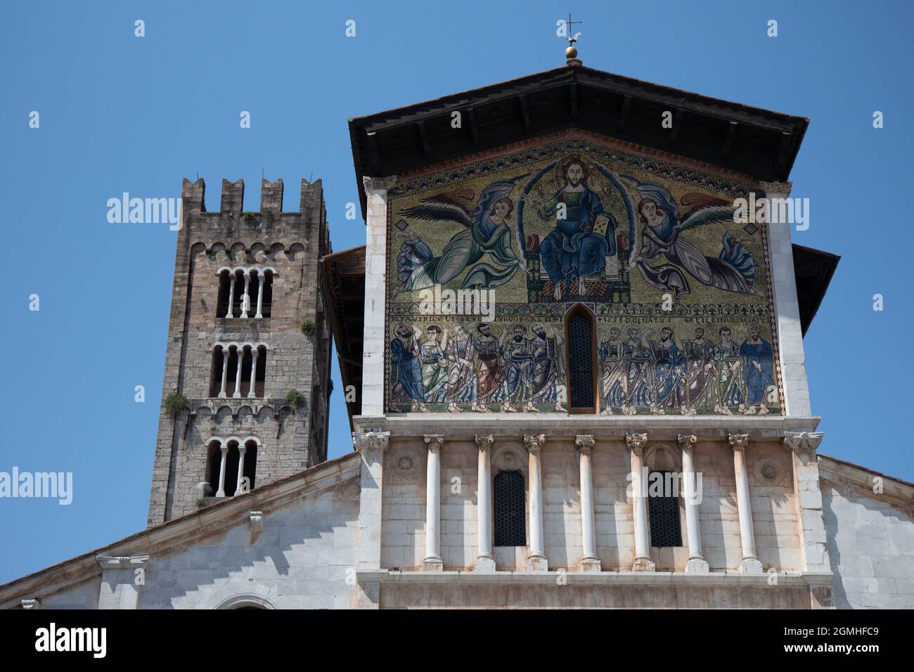 Lucca, Italy - august 21 2021 - Facade of Basilica San Frediano in Lucca, Tuscany, decorated with golden 13th century mosaic representing Ascension of Stock Photo