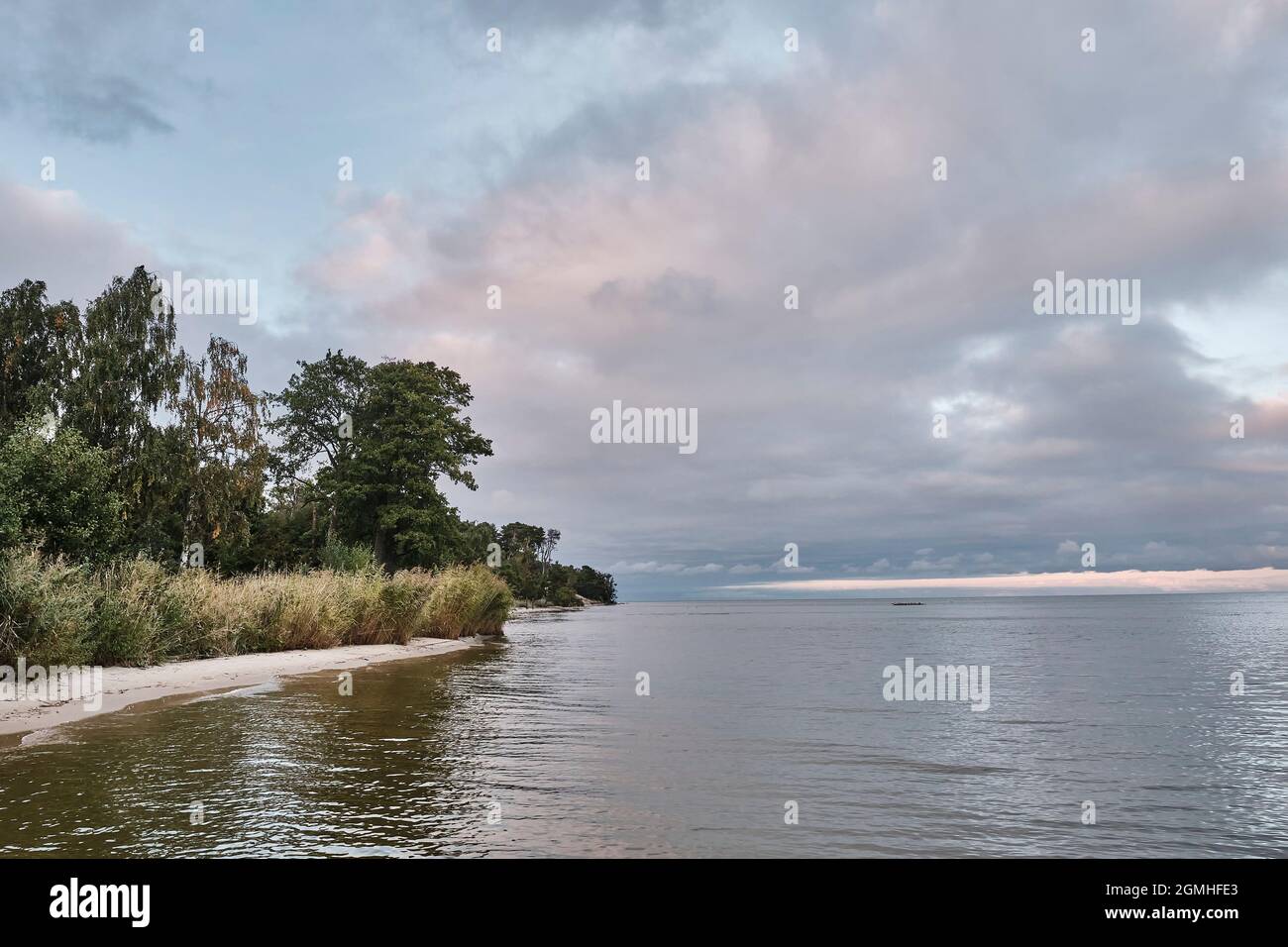 Beautiful sunset on coast of sea bay Stock Photo - Alamy