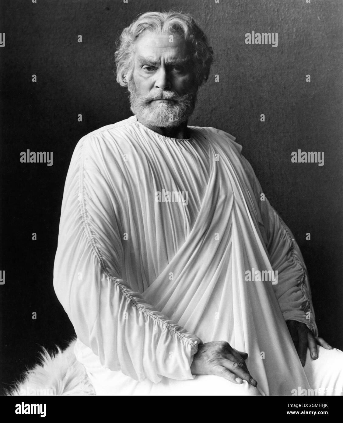 LAURENCE OLIVIER Portrait as Zeus in CLASH OF THE TITANS 1981 director DESMOND DAVIS written by Beverley Cross costume design Emma Porteous creator of special visual effects (Dynamation) Ray Harryhausen music Laurence Rosenthal producers Charles H. Schneer and Ray Harryhausen Charles H. Schneer Productions / Peerford Ltd. / distribution Cinema International Corporation (CIC)  (UK) Metro Goldwyn Mayer (USA) Stock Photo