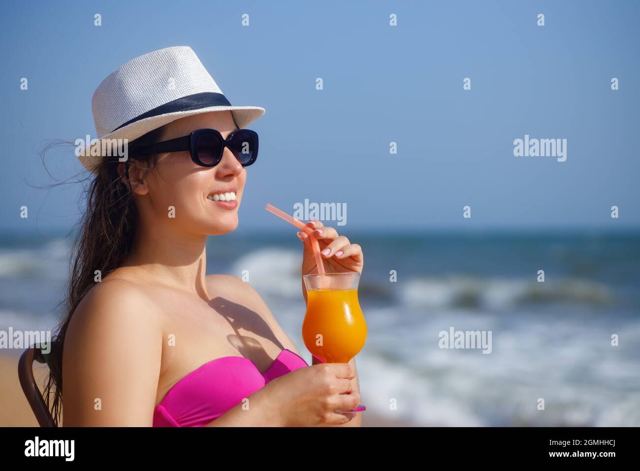 Woman drinking cocktail beach chair hi-res stock photography and images