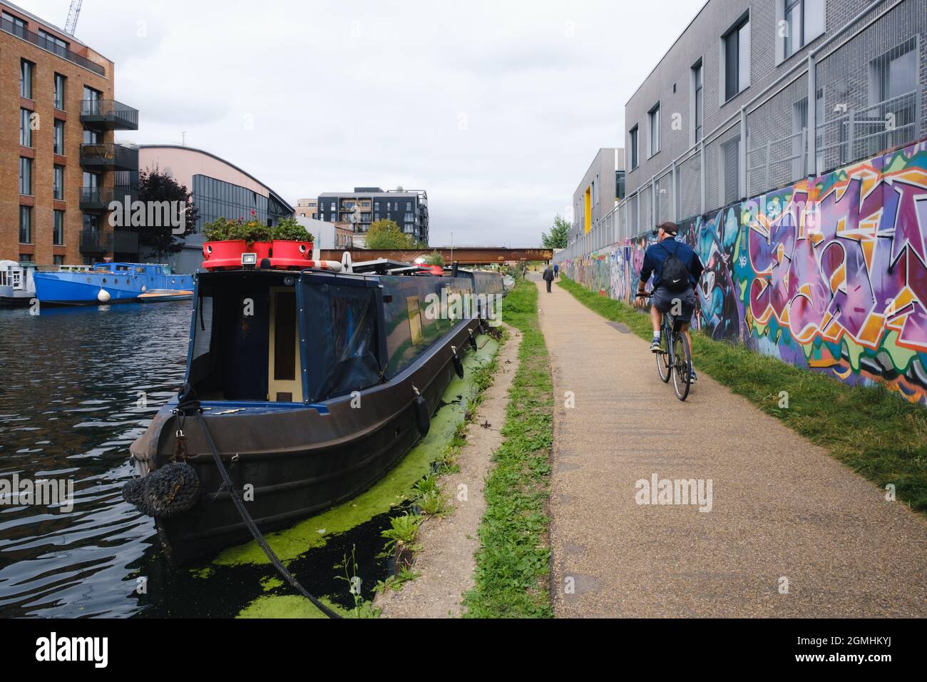 Towpath along the River Lea Navigation canal between Fish Island and  Hackney Wick, East London Stock Photo