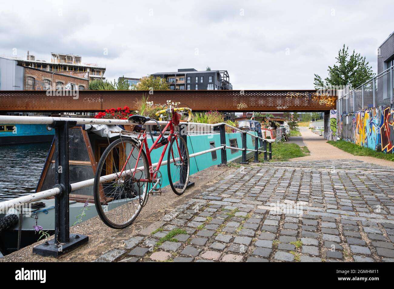Towpath along the River Lea Navigation canal between Fish Island and  Hackney Wick, East London Stock Photo