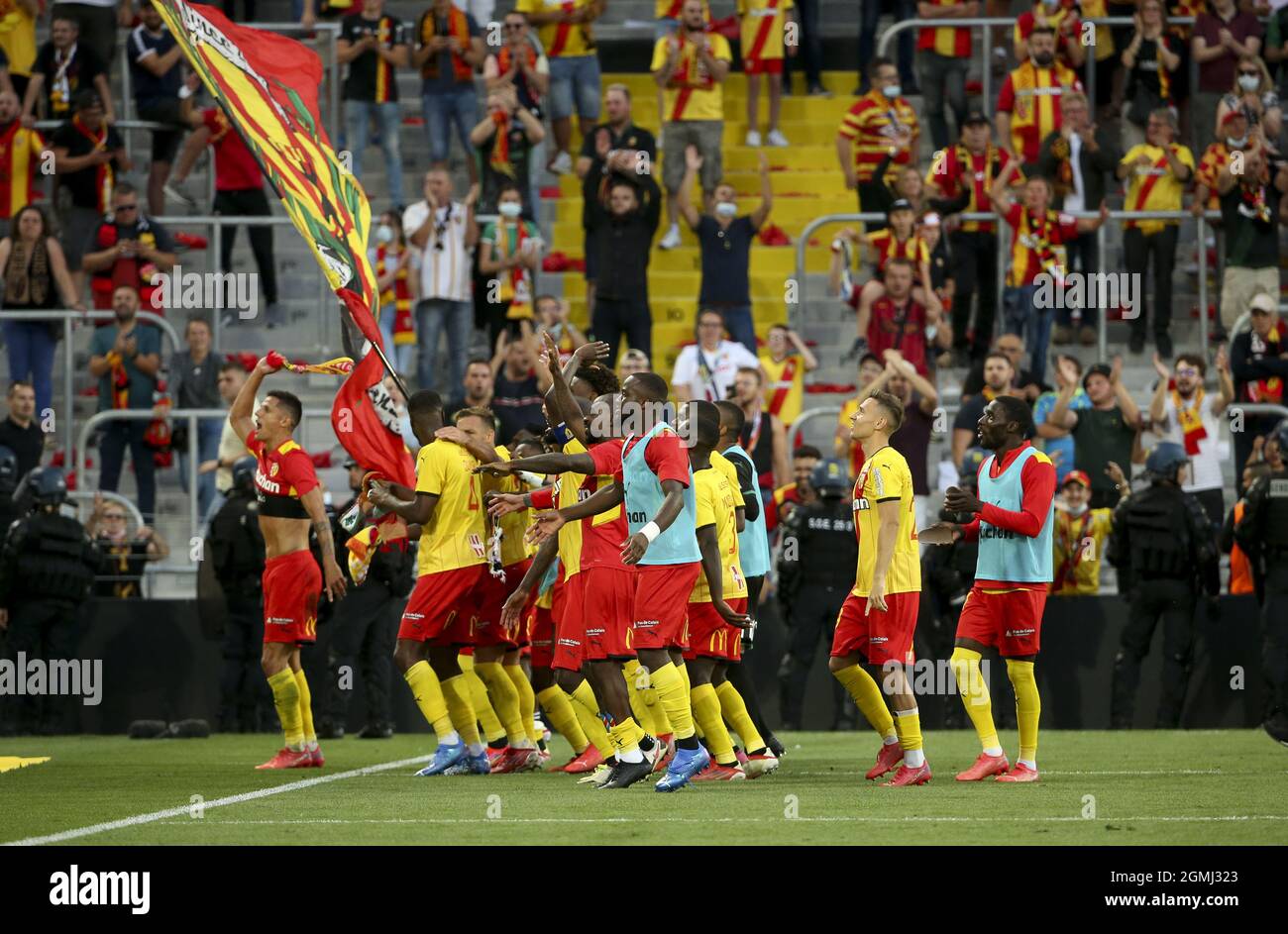 Players of Lens celebrate the victory following the French championship Ligue  1 football match between RC Lens (RCL) and Lille OSC (LOSC) on September  18, 2021 at stade Felix Bollaert-Delelis in Lens,