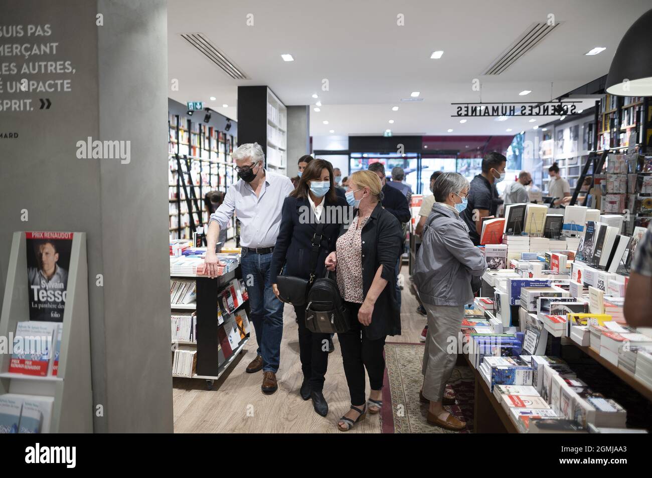 Paris, France. 19th Sep, 2021. Anne Hidalgo during a signing session of her book 'Une Femme Française' at the bookshop 'Le Divan Photo by Eliot Blondet/ABACAPRESS.COM Credit: Abaca Press/Alamy Live News Stock Photo