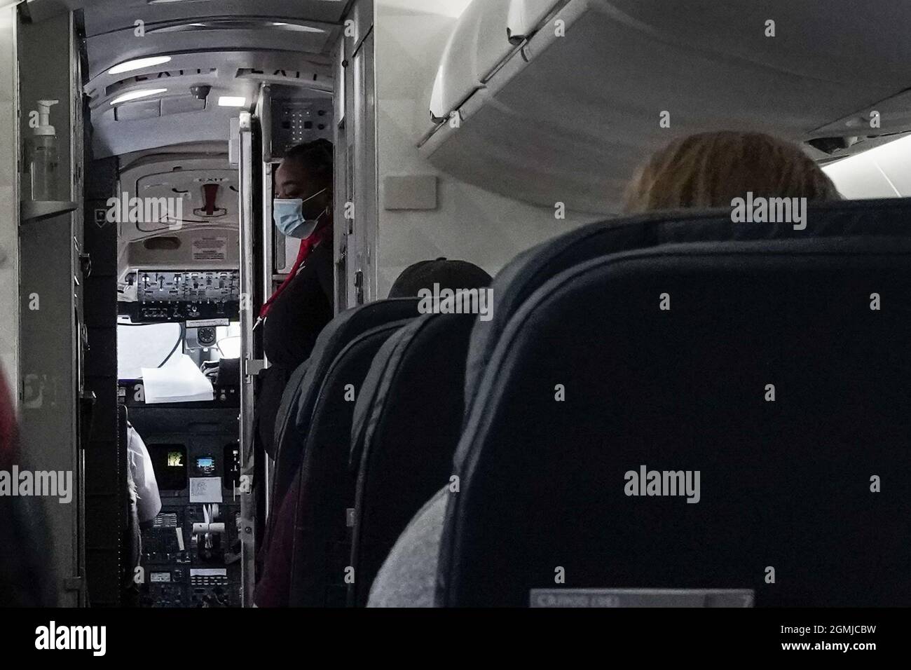 Flight indian passenger mask hires stock photography and images Alamy