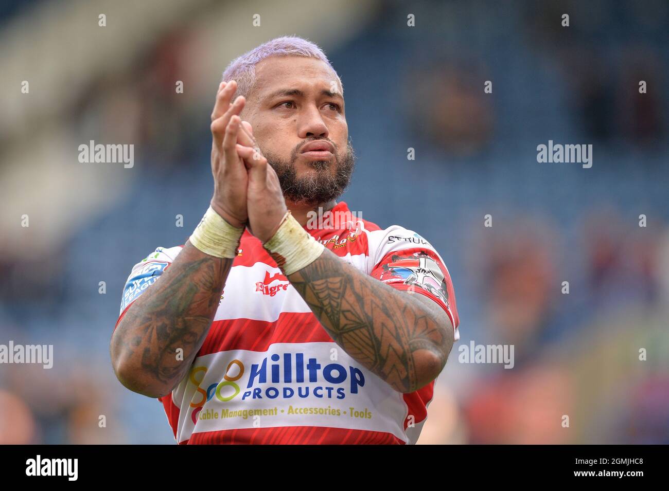 Huddersfield, England - 19 September 2021 - Emotional Junior Sa'u of Leigh Centurions applauds fans during the Rugby League Betfred Super League Huddersfield Giants vs Leigh Centurions at John Smith's Stadium, Huddersfield, UK  Dean Williams Stock Photo