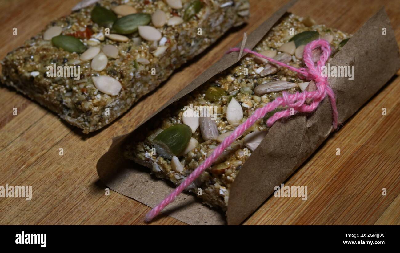 Protein bar is the protein rich, energy boosting, biotin rich, nutritious, healthy as well as tasty bar !! The recipe by bite n sip is easy, step by s Stock Photo