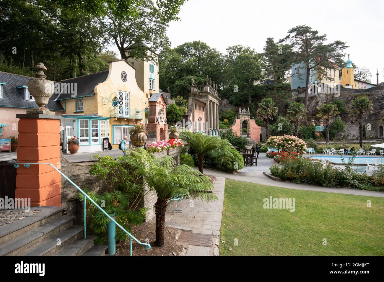 Portmeirion, The Central Piazza boundary Stock Photo