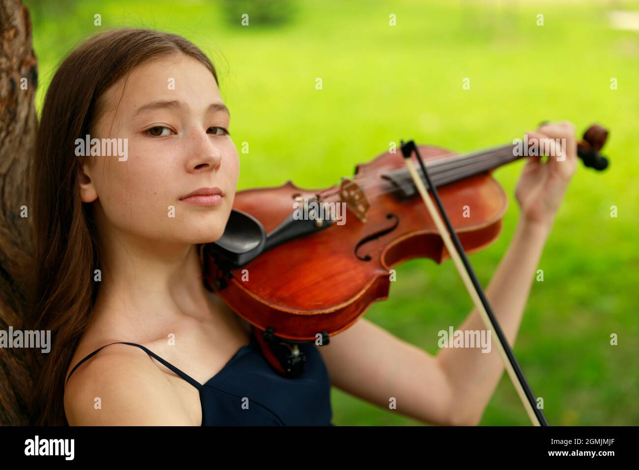 Girl violin in field hi-res stock photography and images - Alamy