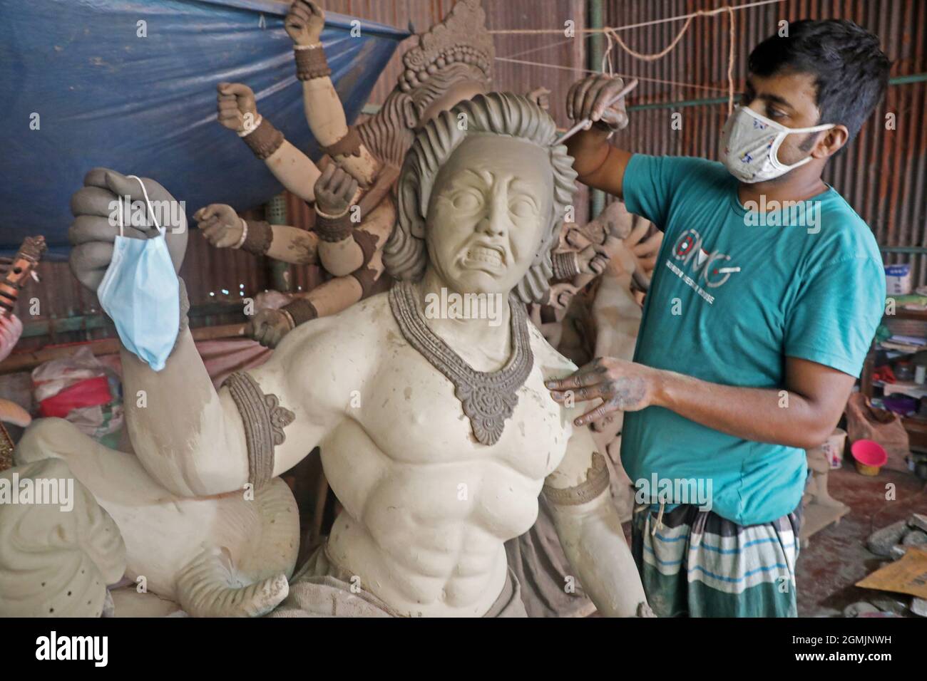 Non Exclusive DHAKA CITY, BANGLADESH SEPTEMBER 19, 2021 An artisan from Bangla Bazar