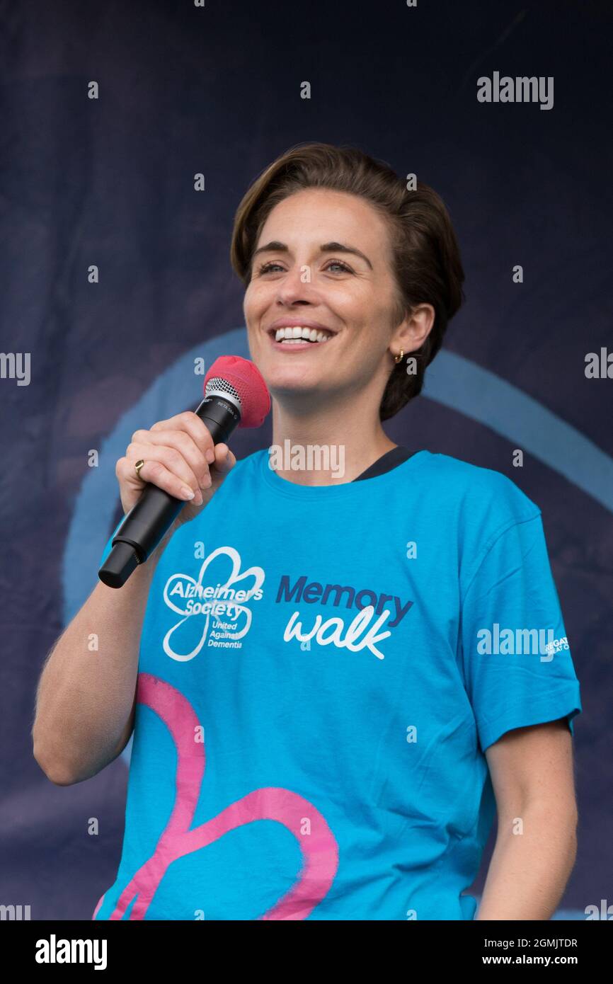 Non Exclusive: ***NO MAIL ONLINE UNLESS AGREED***British actress Vicky McClure joined a tide of people who went the extra mile to raise money for peop Stock Photo