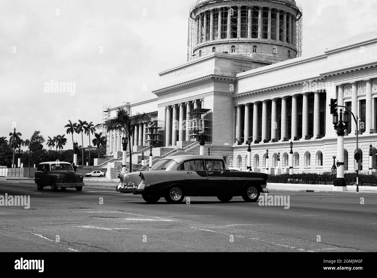 LA HABANA, CUBA - Sep 01, 2018: A greyscale shot of  vintage classic car in the road of Havana, Cuba Stock Photo
