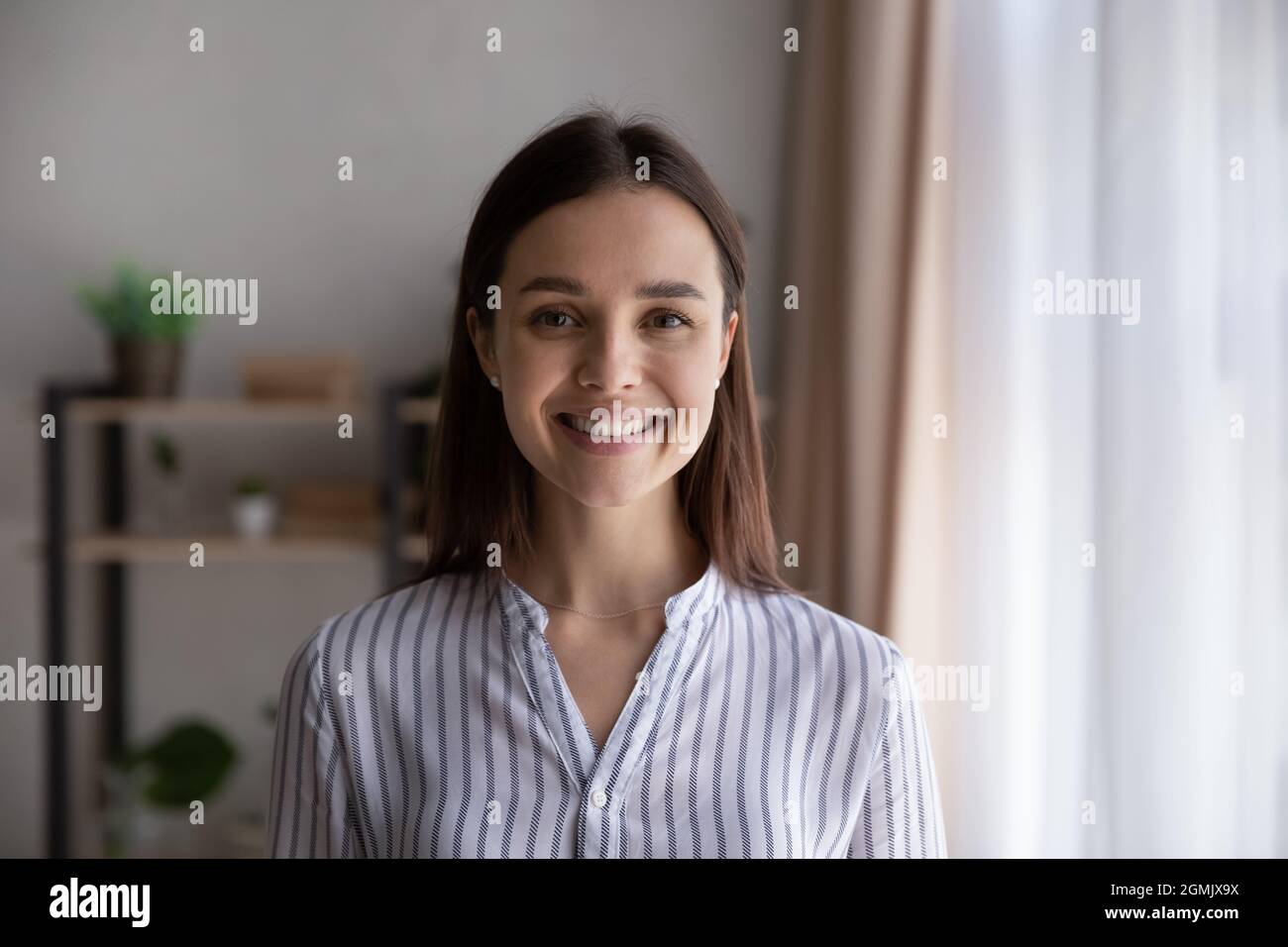 Head shot portrait smiling woman businesswoman student looking at camera Stock Photo