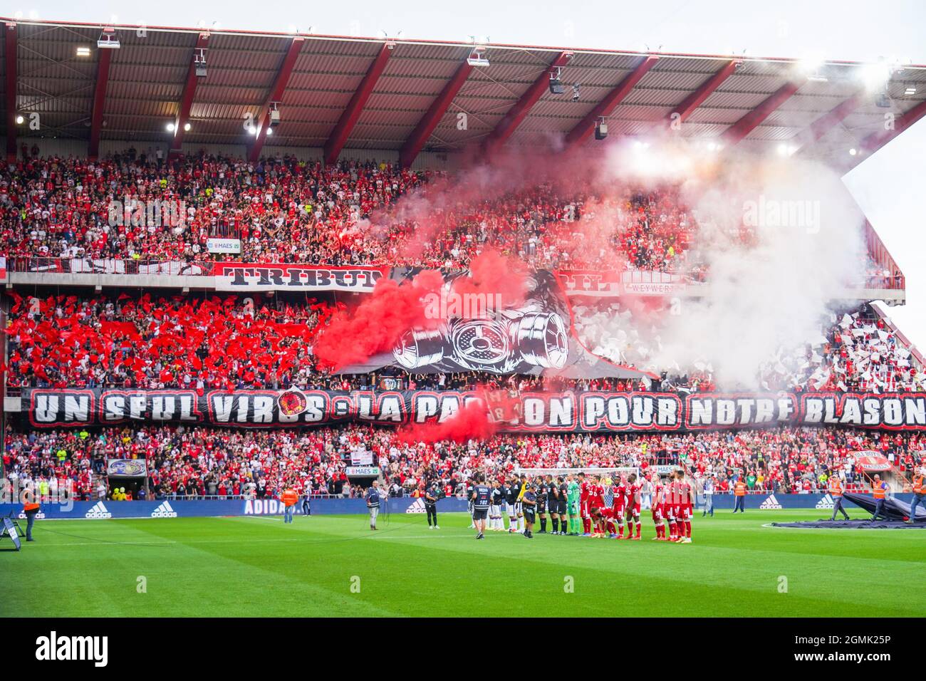 LUIK, BELGIUM - SEPTEMBER 19: A giant tifo by fans and supporters of Standard de Liege during the Jupiler Pro League match between Standard Luik and RSC Anderlecht at the Maurice Dufrasnestadion on September 19, 2021 in Luik, Belgium (Photo by Jeroen Meuwsen/Orange Pictures) Stock Photo