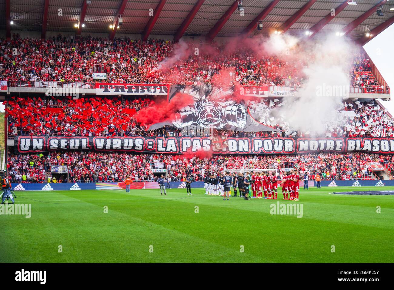 LUIK, BELGIUM - SEPTEMBER 19: A giant tifo by fans and supporters of Standard de Liege during the Jupiler Pro League match between Standard Luik and RSC Anderlecht at the Maurice Dufrasnestadion on September 19, 2021 in Luik, Belgium (Photo by Jeroen Meuwsen/Orange Pictures) Stock Photo