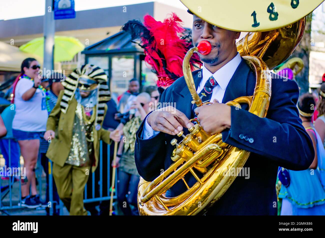 what day is the mardi gras parade