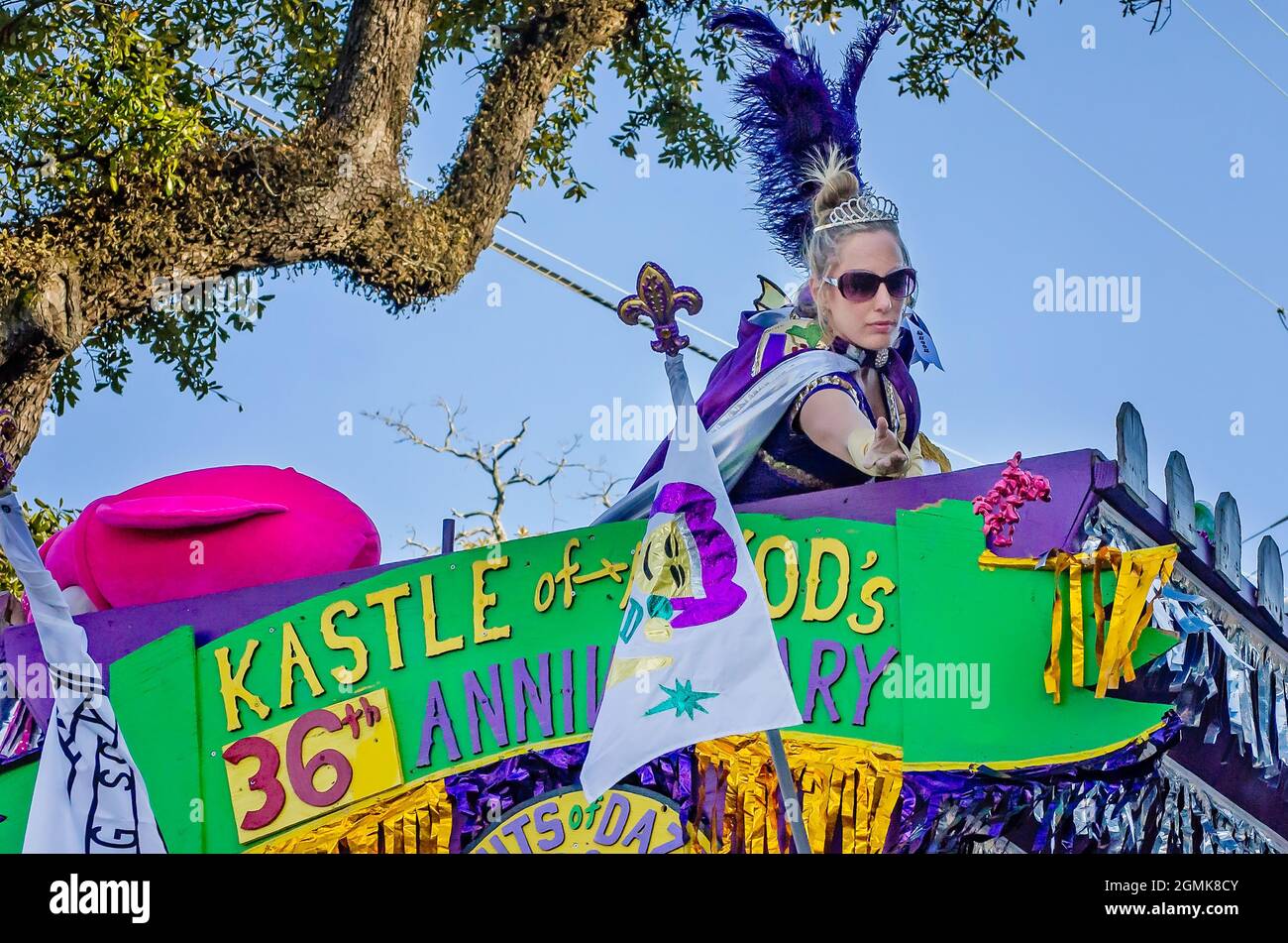 Throwing mardi gras beads hires stock photography and images Alamy