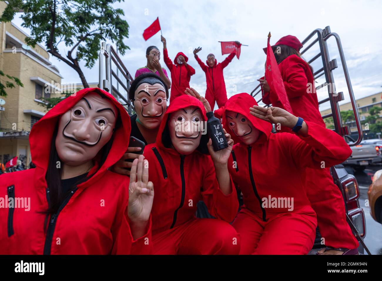 Money heist costumes hires stock photography and images Alamy