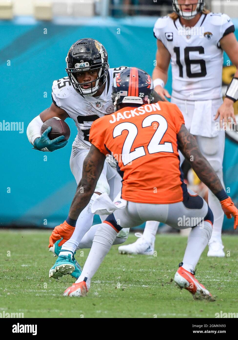 Jacksonville, FL, USA. 19th Sep, 2021. Jacksonville Jaguars running back  James Robinson (25) is tackled by Denver Broncos safety Kareem Jackson (22)  and Denver Broncos linebacker Justin Strnad (40) during 2nd half