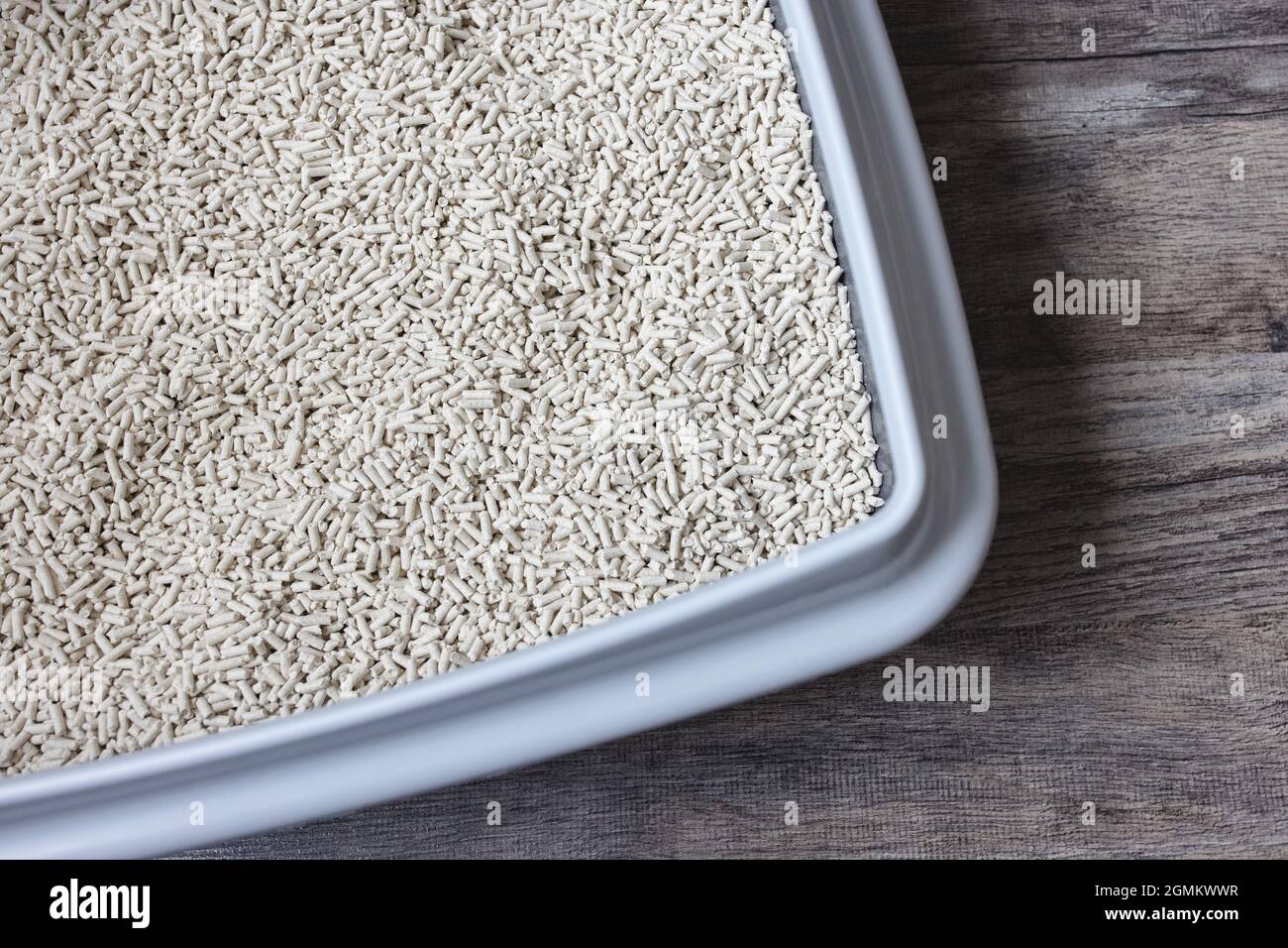 Natural biodegradable tofu litter in cat litterbox Stock Photo - Alamy - Natural Tofu Cat Litter Vs Recycled Non Toxic Pellet Litter