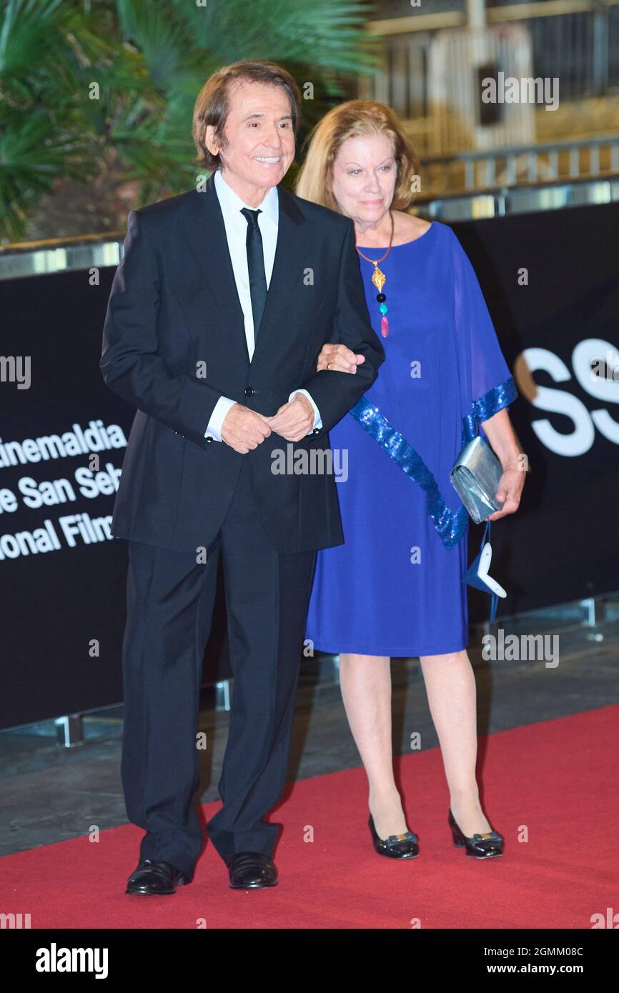 September 19, 2021, Donostia / San Sebastian, Euskadi, Spain: Raphael, Natalia Figueroa attended 'Raphaelismo' Red Carpet during 69th San Sebastian International Film Festival at Victoria Eugenia Theatre on September 20, 2021 in Donostia / San Sebastian, Spain (Credit Image: © Jack Abuin/ZUMA Press Wire) Stock Photo