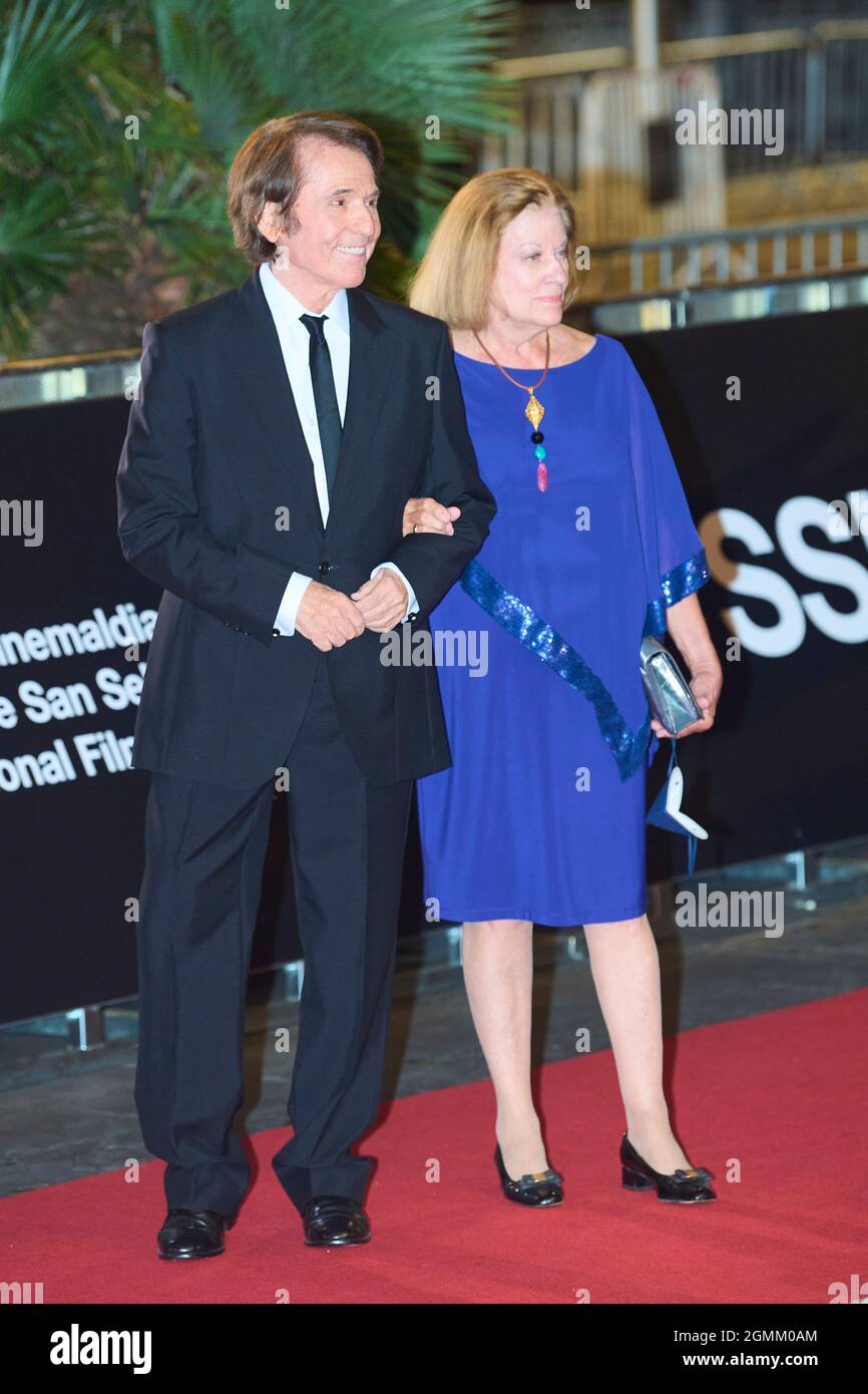 September 19, 2021, Donostia / San Sebastian, Euskadi, Spain: Raphael, Natalia Figueroa attended 'Raphaelismo' Red Carpet during 69th San Sebastian International Film Festival at Victoria Eugenia Theatre on September 20, 2021 in Donostia / San Sebastian, Spain (Credit Image: © Jack Abuin/ZUMA Press Wire) Stock Photo