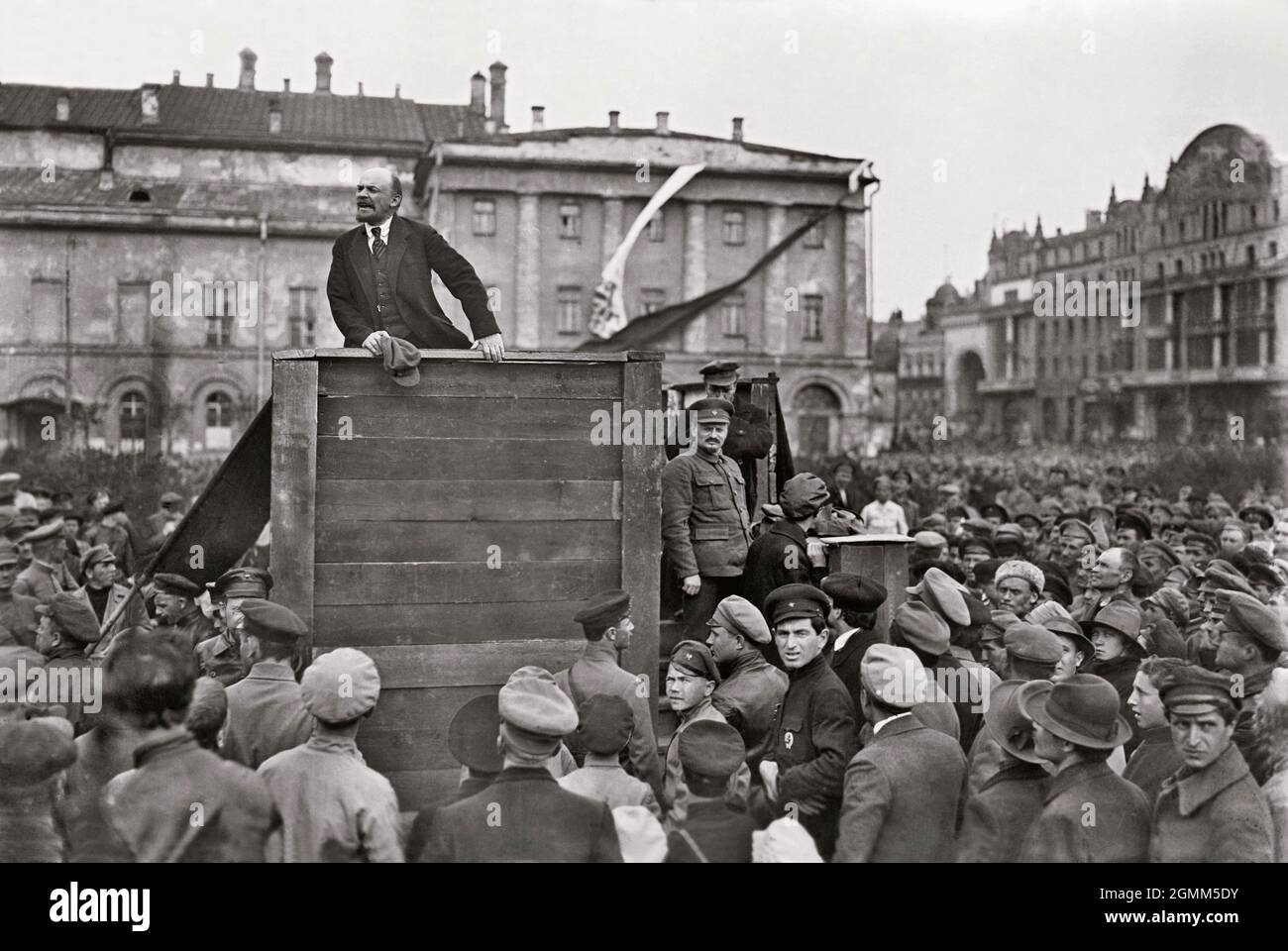 Bolshevik leaders Lenin and Trotsky speaking to crowds in 1920 Stock Photo