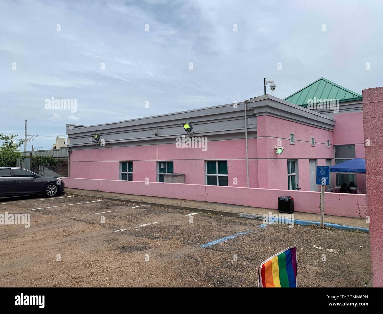 Jackson, USA. 13th Sep, 2021. Overview of the Pink House abortion clinic site in Jackson. The Pink House is the last abortion clinic in Mississippi. Credit: Julia Naue/dpa/Alamy Live News Stock Photo