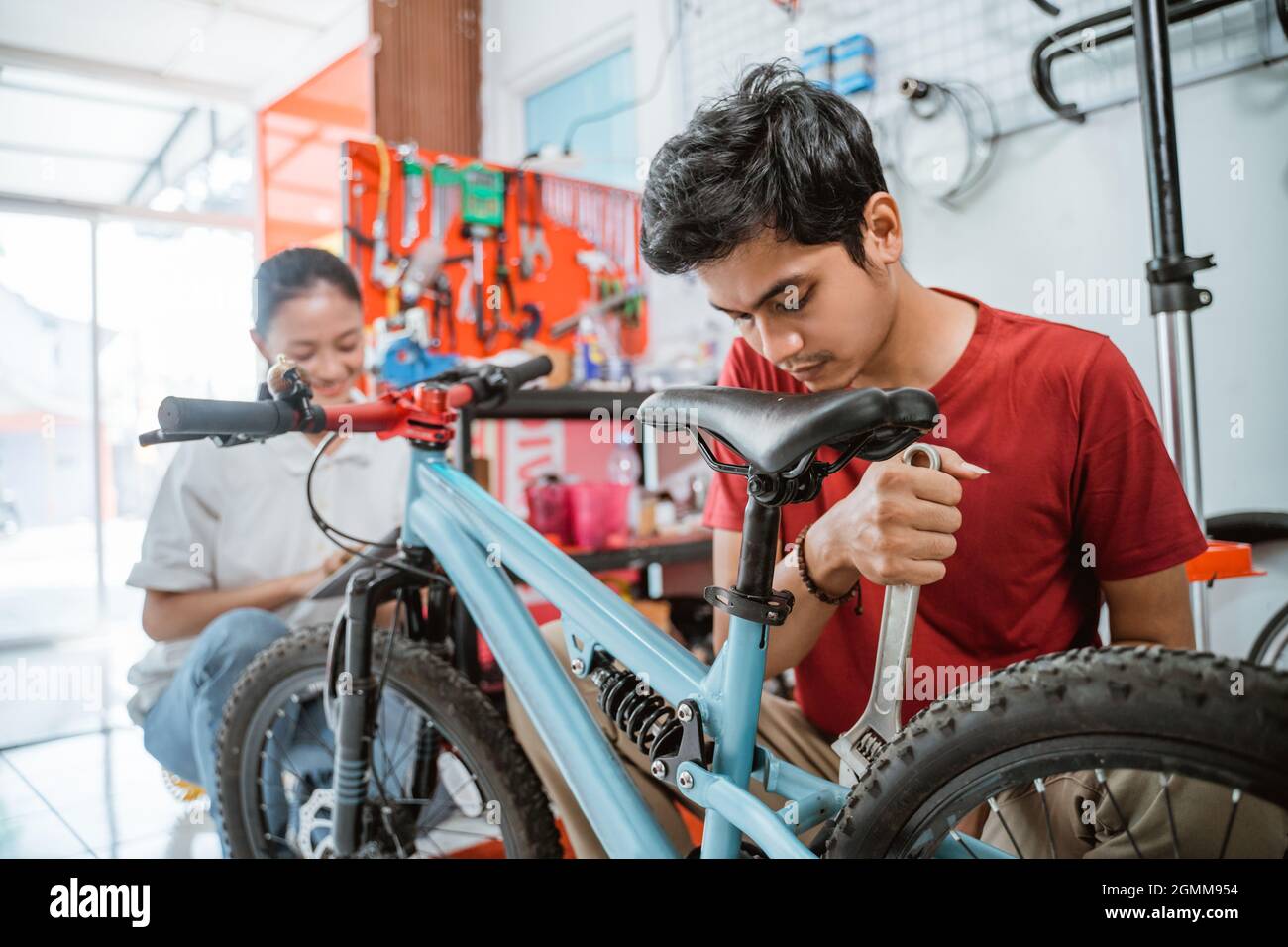 Female mechanic assembling new bicycle hi-res stock photography and ...